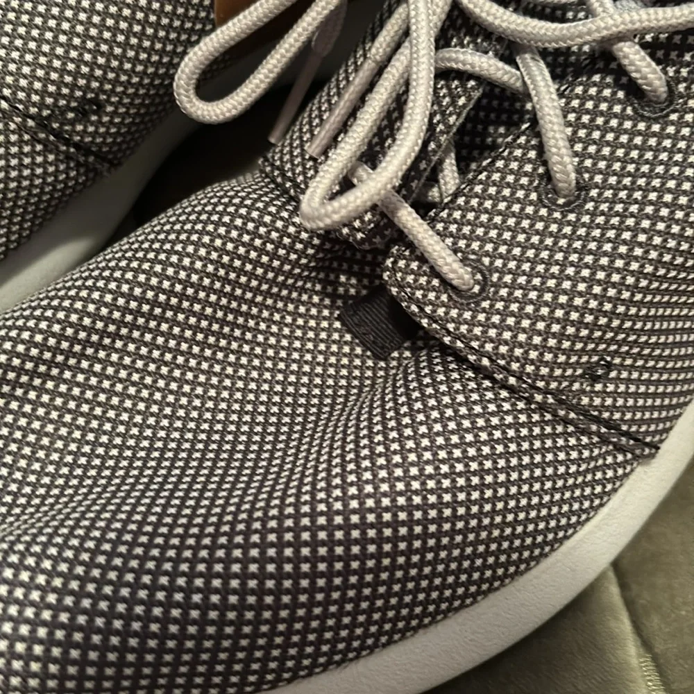 Nike - Picture 2 of 4